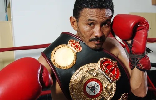 Leo Gámez: Un "Torito" con cuatro títulos en divisiones distintas