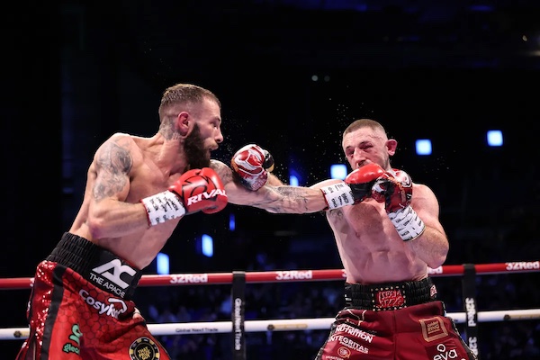 Anthony Cacace se corona campeón mundial en dos divisiones.