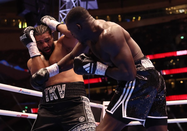 Riakporhe conquista el título británico pesado