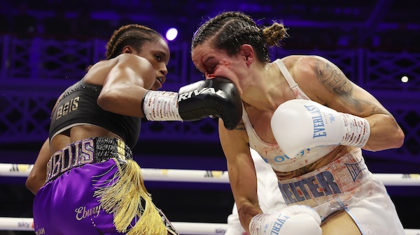 Caroline Dubois unifica ante Harper.