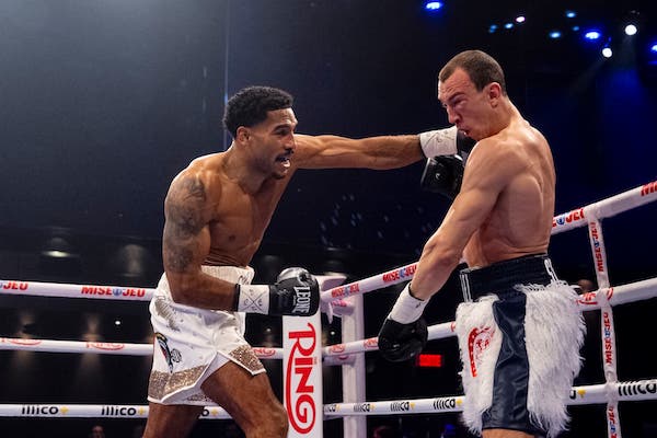 Iglesias detuvo a Silyagin en el octavo y conquista faja FIB