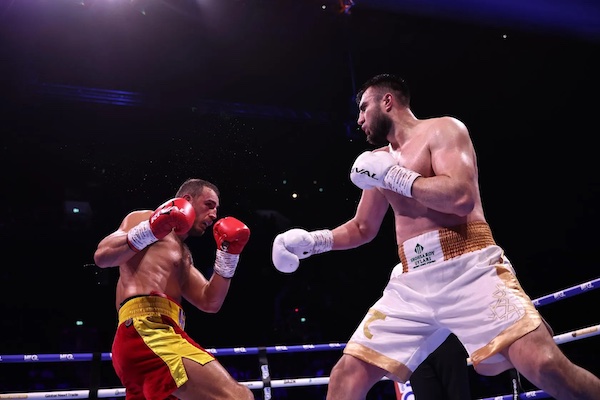Jalolov debutó con éxito en Inglaterra