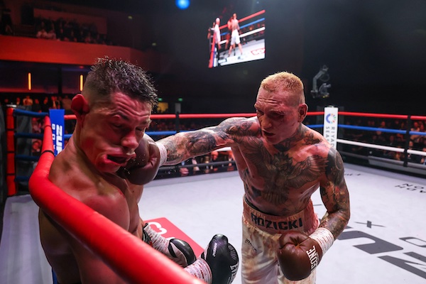 Billam-Smith detuvo a Rozicki y ambos terminan en el hospital