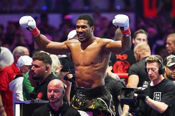 Anthony Joshua sobrevive a dos caídas ante Prenga