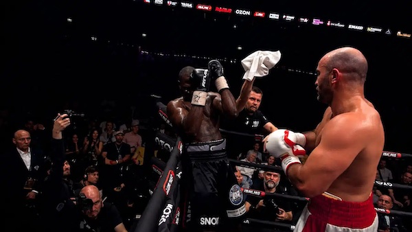 Murat Gassiev noquea a Kadiru y retiene título pesado WBA