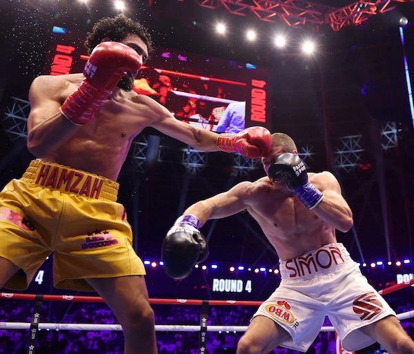 El campeón mundial supermediano de la Organización Mundial de Boxeo (OMB), Hamzah Sheeraz, conservó su invicto y el cinturón