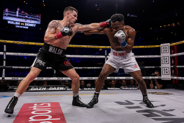 Callum Walsh supera una caída y mantiene su invicto ante Tyler Denny