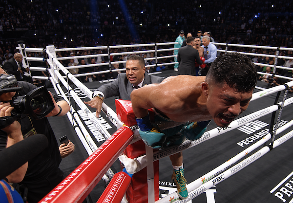 “Pitbull” Cruz destruyó a un timorato Néstor Bravo en seis asaltos.
