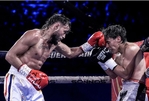 Yoel Finol regresó victorioso al boxeo profesional.