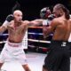 Kalajdzic venció a Richards en una pelea intensa  