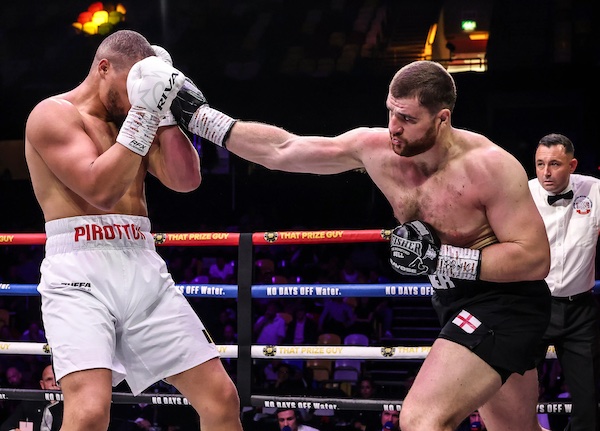 Johnny Fisher logró una trabajada victoria ante Michael Pirotton.