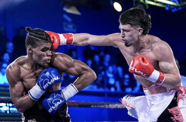 Josué Agüero conservó su título Gold superpluma