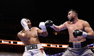 Bakhodir Jalolov derriba a Solomon Dacres y conserva su invicto.